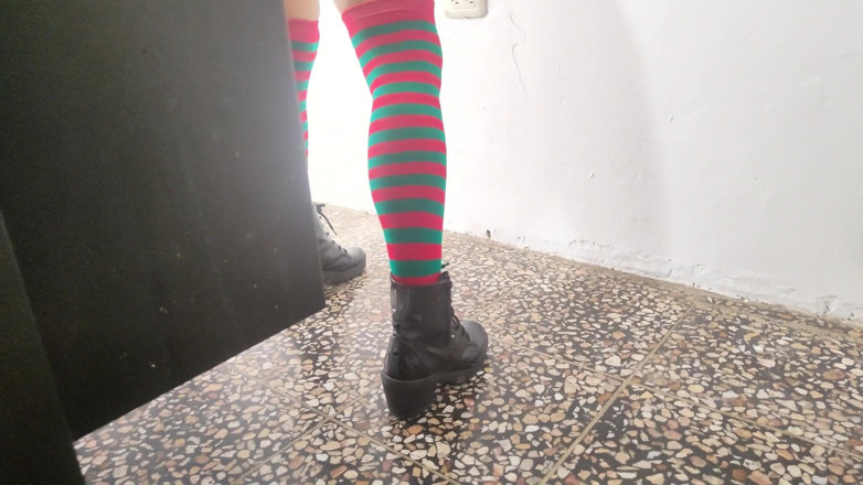 Martin13: Mi madrastra sexy y tetona es la mejor en navidad...