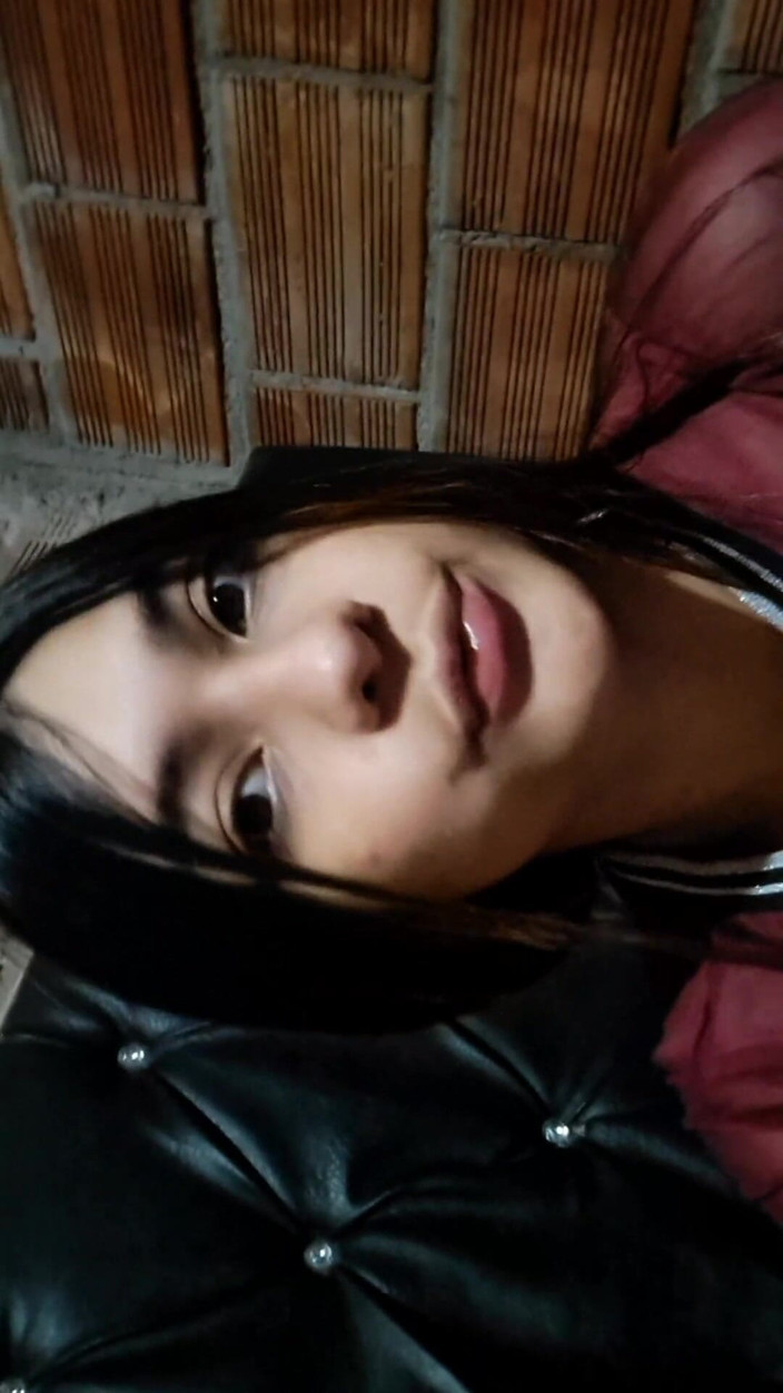 Yulieth Gomez: ユリエス・ゴメスが彼女の秘部をマスターベーション