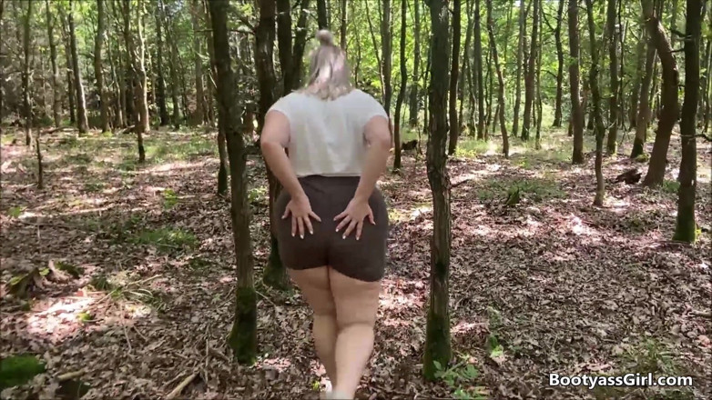 Bootyass Girl: PAWG knullad i skogen