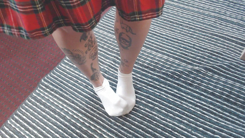 Abby Anna: Jolies chaussettes blanches aux chevilles