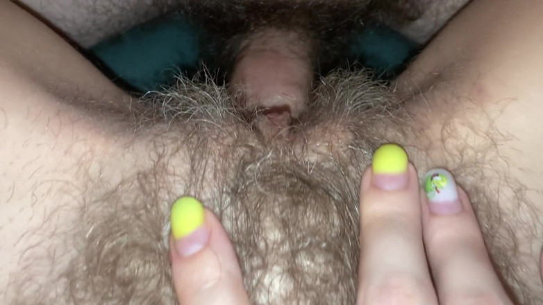 Hairy couple: Un couple poilu baise en gros plan