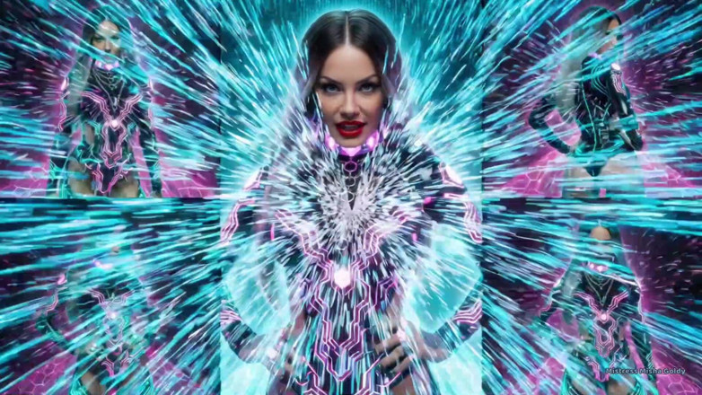 Goddess Misha Goldy: Herhaal de programmering van mijn drone
