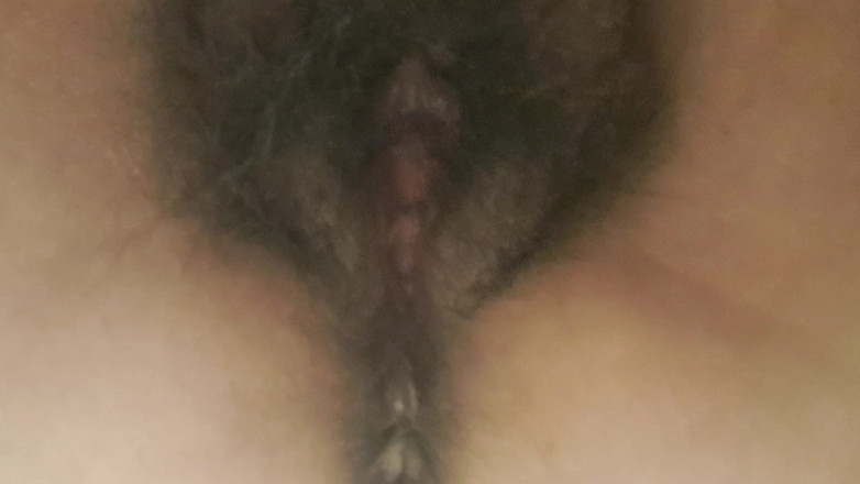 Mommy big hairy pussy: Sudut pandangan dekat pepek berbulu