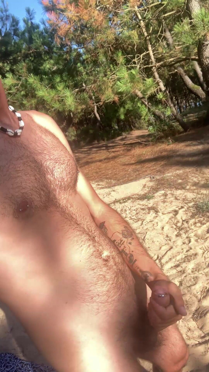 The Septum Guy: Sacudiendo mi polla perforada al aire libre