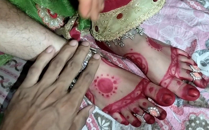 Lalita Singh: Indisches desi-dorf süßes bhabhi-footjob und handjob-video