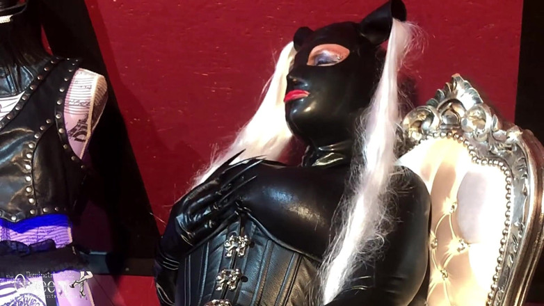 Dominatrix Frida: Lateks catsuitli dominatrix frida - sıkı korse - bale çizmeleri - uzun tırnaklar