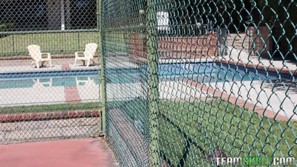 Team Skeet: Urocza atletyczna laska pozwala jej trenerowi przelecieć jej ciasną cipkę