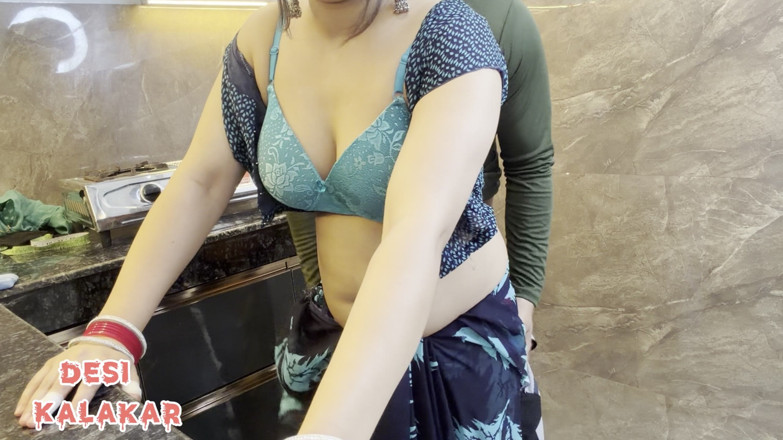 Rihana khan: Cowok tetanggaku bantuin aku dan ngentot memekku habis-habisan