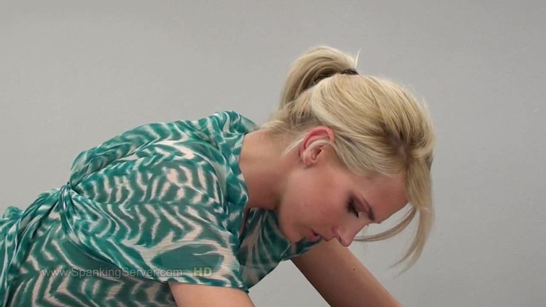 Spanking Server: Debbie rabuda chicote