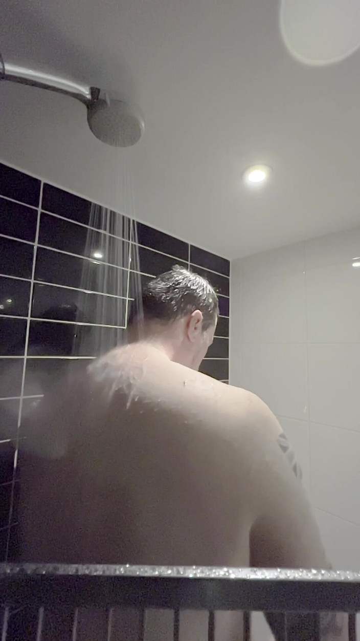 uktattooedchub74: Lelaki montel bertatu mandi