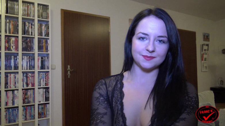 Der Pornobeamte: Emma Secret Zur Sprechstunde Beim Pornobeamten!