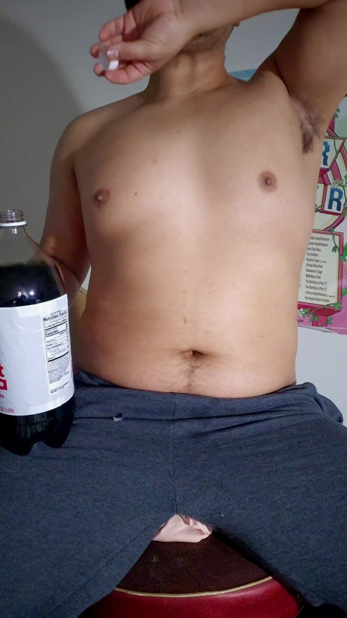 NakyJoss: Buik oké met Pepsi en Mentos engorged Buik