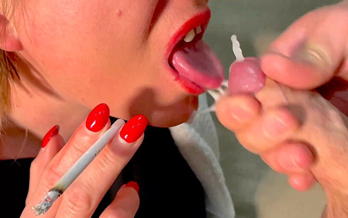 Aqua Pola: Fumando durante o boquete com batom vermelho e unhas vermelhas...