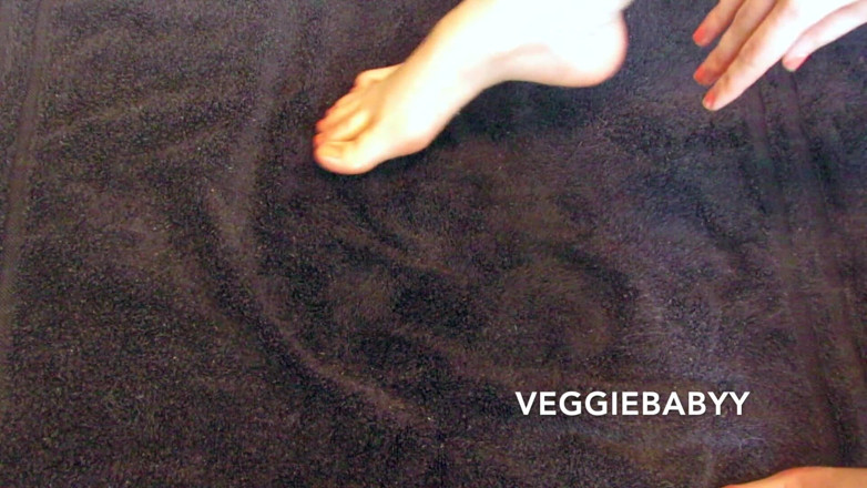 Veggiebabyy: Strofinando l'olio sui miei piedi