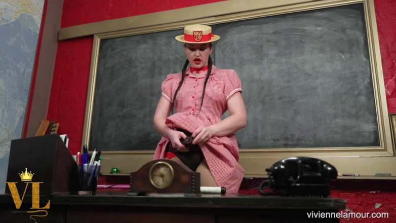 Vivienne l'Amour: Vivienne L’amour - When Good Girls Go Bad - Une étudiante coquine fait...
