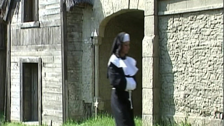 Erotic Club: Gangbang de nonne trempée de pisse - des trous fuient des...