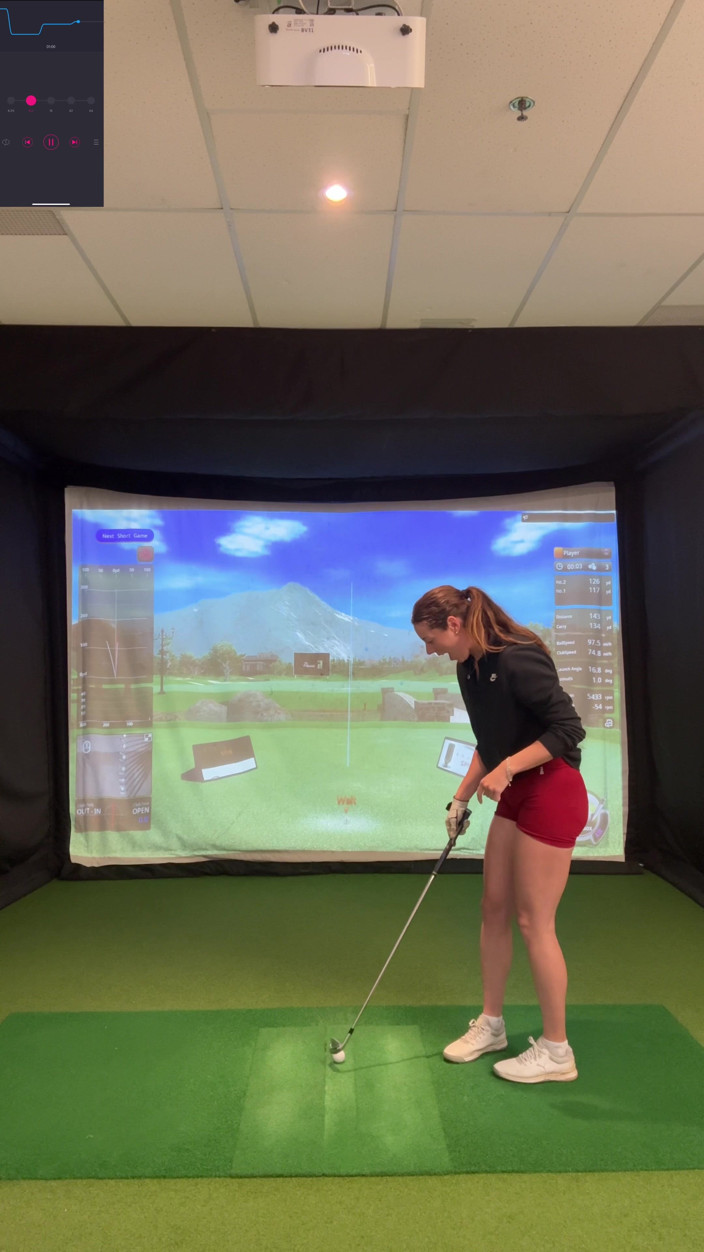 Nadia Foxx: Benim lush ile bir simülatörde golf yapmaya çalışıyorum! Ben sallanırken boşalmamaya çalışıyorum!