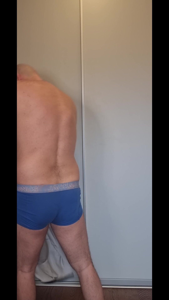 ShyCummerBoy: Striptease und mit wildem abspritzen