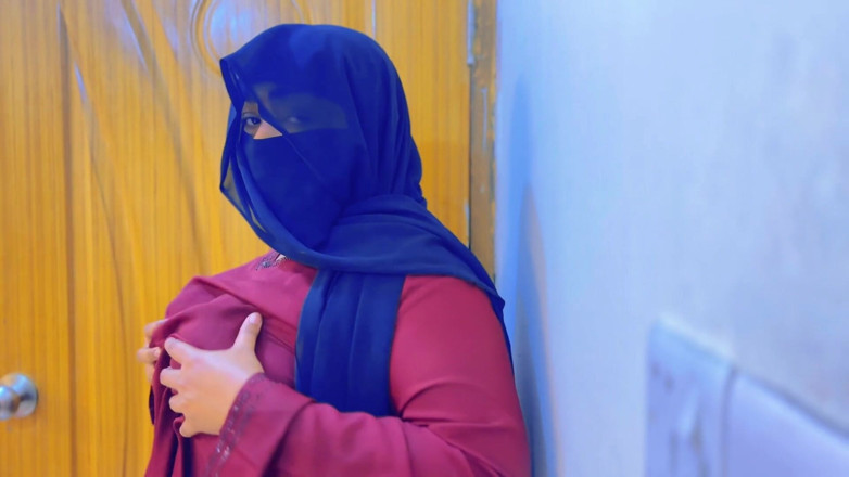 Aria Mia: A Hot Egyptian Girl Wants to Have Sex with You