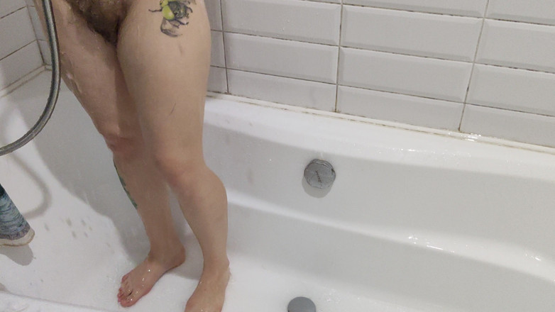 Risky Hairy Couple: Saya dapati awek basah cantik di bilik mandi