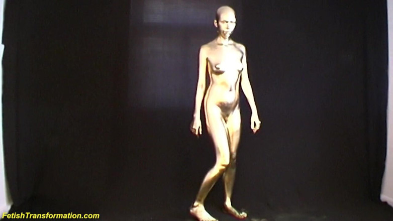 Fetish Islands: Un vrai contorsionniste flexible se fait peindre d'or