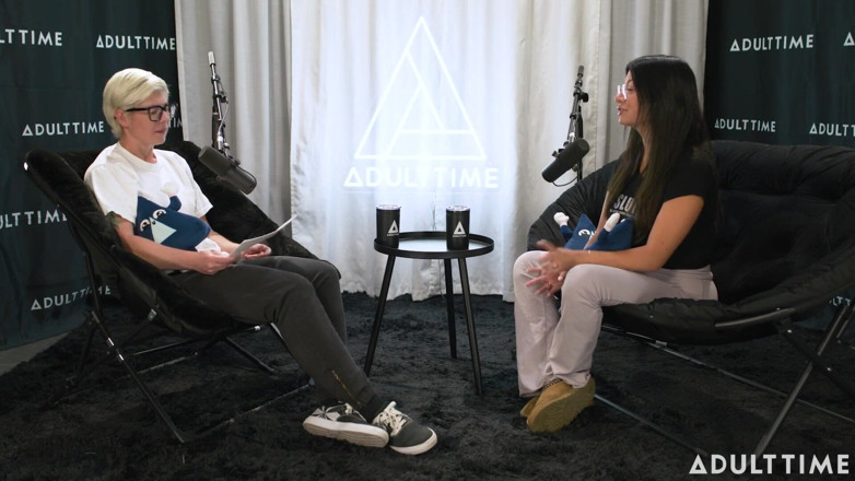 Adult Time Podcast: Cami Strella survit à un culte, célébrité de Tiktok et non-monogamie |...