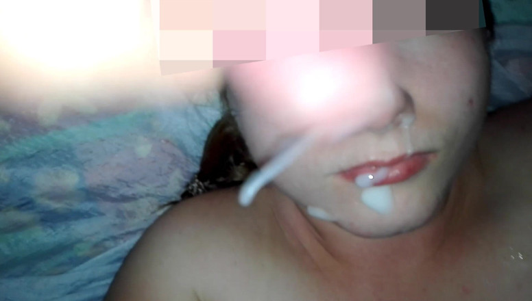 Sekretny666: Éjaculation sur son visage en souriant