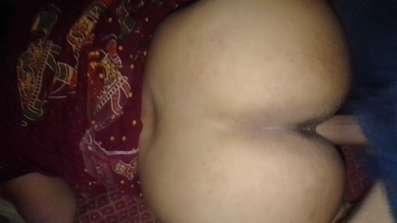Soni sk: Une femme parle à son copain lors de l’appel De L’Amia,...
