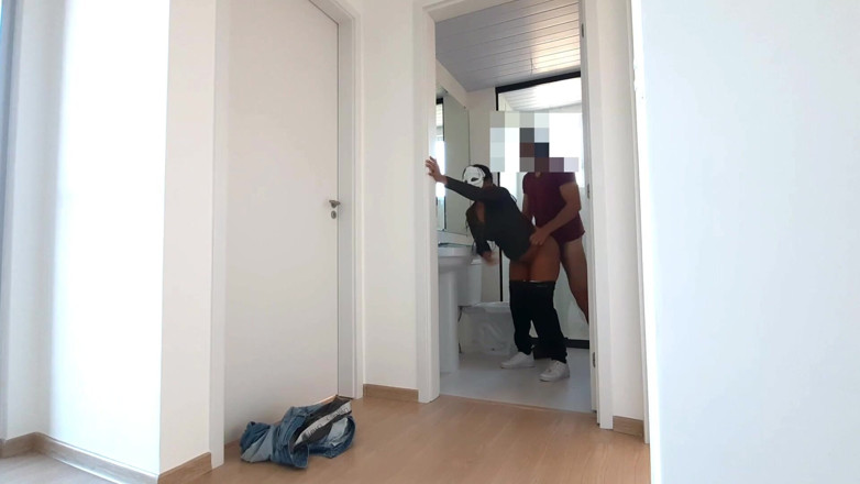 Novinha Insaciavel: Junger frecher mann lutscht schwanz in seiner wohnung und gibt...