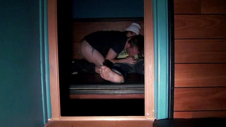 Crunch Boy: Twink baise la bite XXL d'un surfeur hétéro