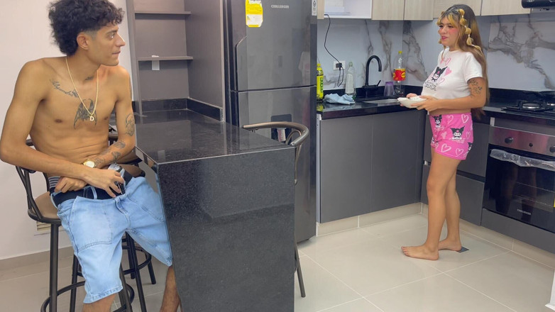 Gabriela Wish: Ma demi-sœur timide me surprend en train de me masturber...