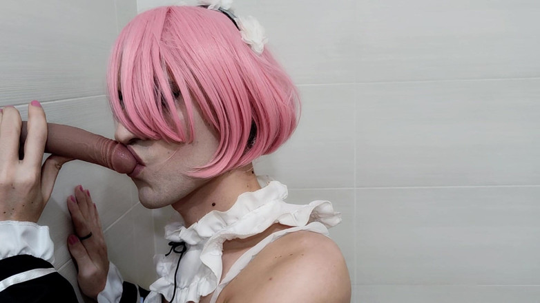Leona Incubo: Transsexuală cu păr roz în costum de servitoare anime îți călărește pula