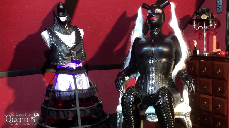 Dominatrix Frida: Dominatrix Frida в латексному комбінезоні - тугий корсет - балетні чоботи - довгі нігті
