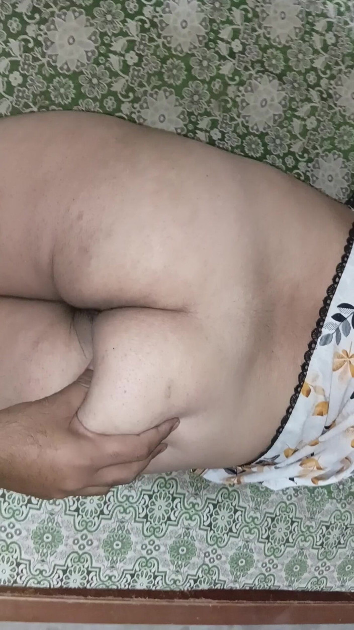 Sonamindia: Mi ha scopato a pecorina