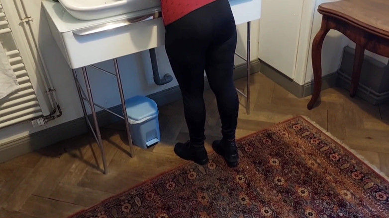 Selena701: Moglie Bionda Matura Che Si Diverte Nel Sesso Tra Una...
