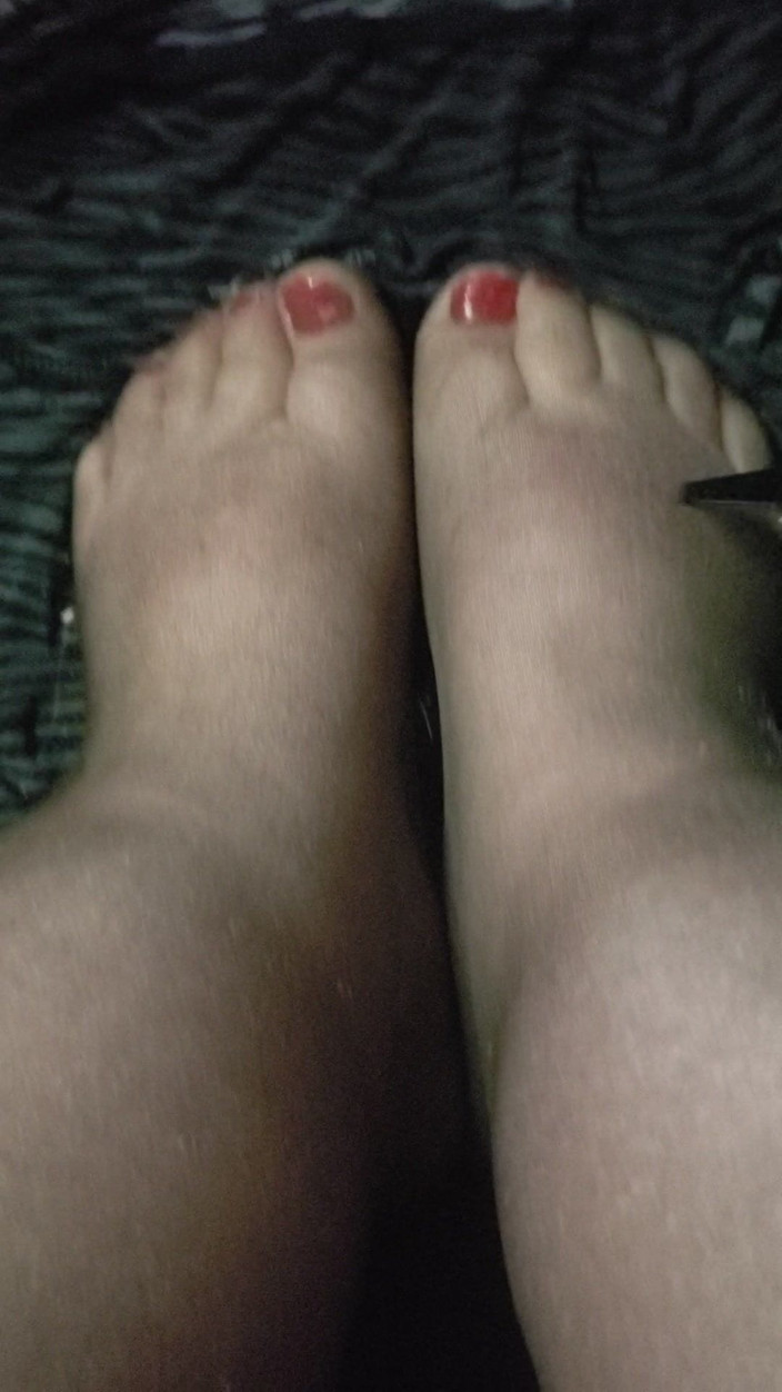 FluffyBunnyZZ: Ooo , sexy menddle footies