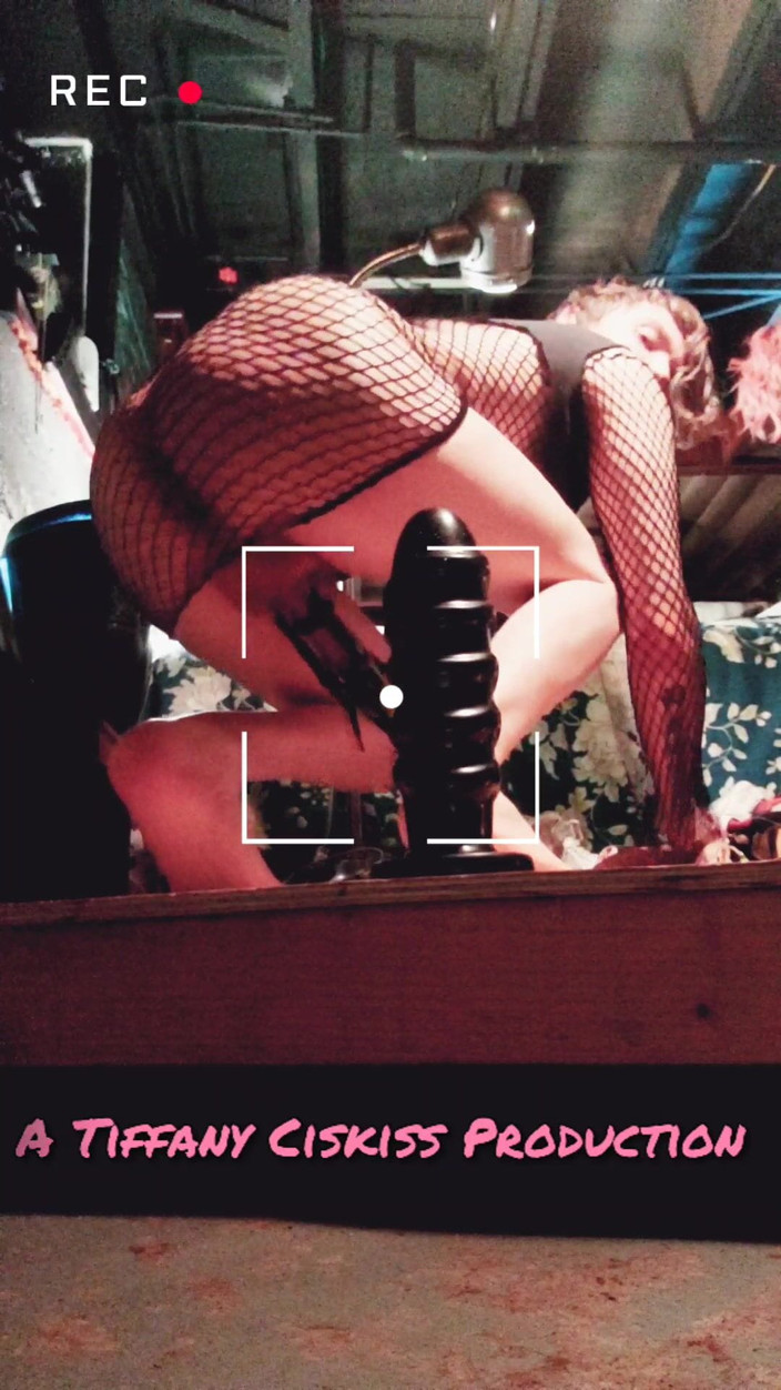 Tiffany Ciskiss: 대물 자지에 따먹히는 핫한 펨보 크로스드레서 티파니 시스키스