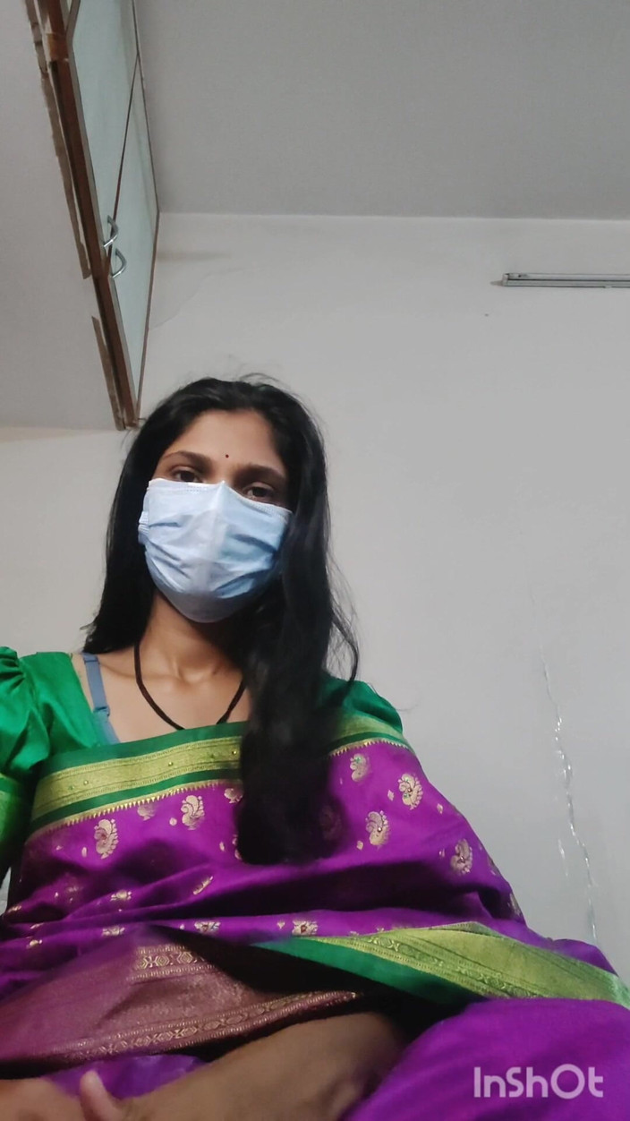 Desishycouple: Desi Bhabhi Shivani Napalona w Różowy Sari. Pełny film.