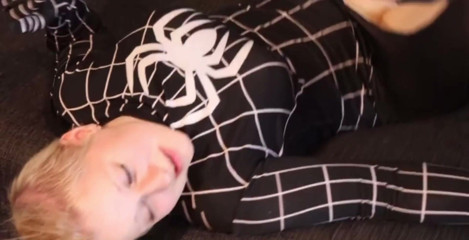 Eevi Petite: Desideri video cosplay?