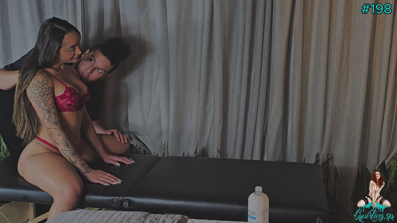 Squirting Sp: Edna Samara reçoit beaucoup de massage et squirte