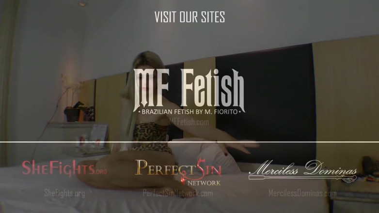 MF Fetish: Essaye de survivre sous mon beau cul