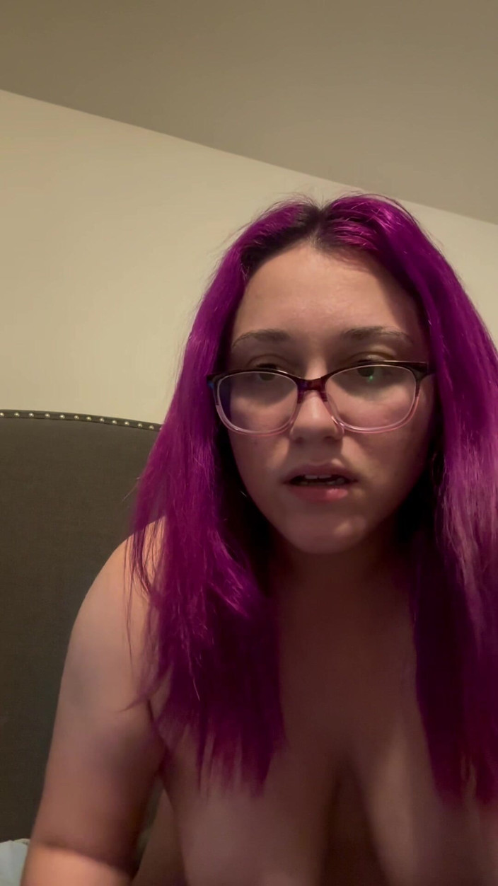 Kayla Marie: Je baise mon demi-frère pour qu’il garde mon secret de...