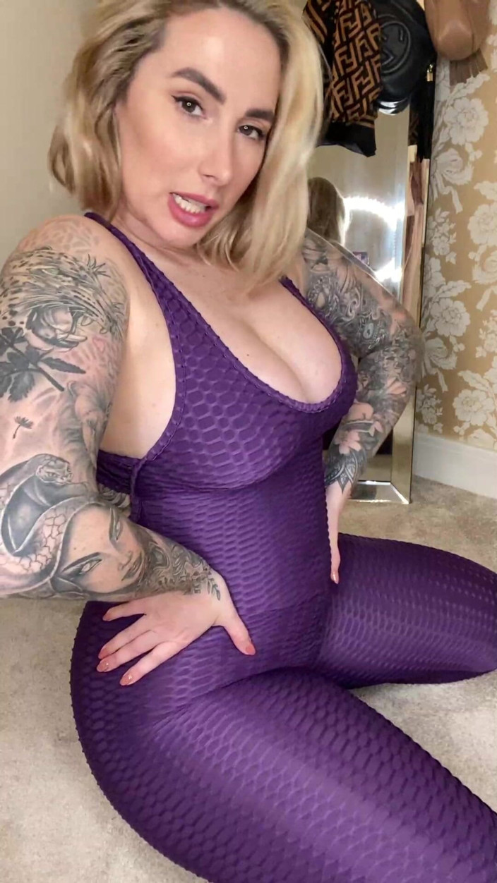 Paige Turnah: Je veux te taquiner avec mon gros cul et te...