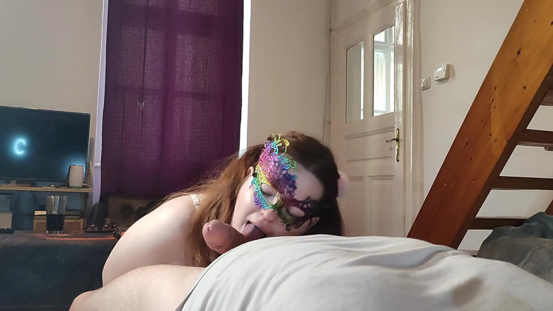 Bella Subslut: Облизування та смоктання члена та яєць вітчима, поки він не кінчить мені в рот – повний