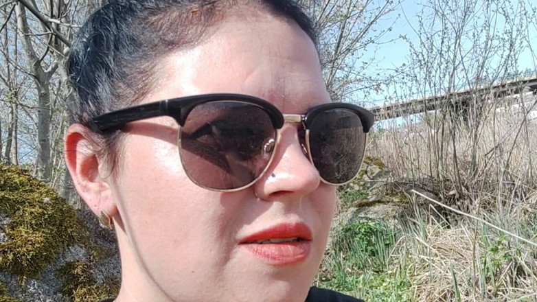 DirtyLubov: Pisser dehors