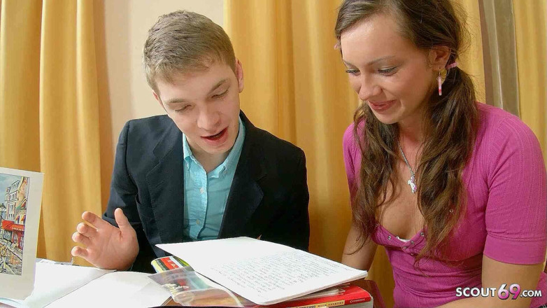 Full porn collection: Urocza dziewica uwieść seks defloracyjny przez kolegę z klasy Big...
