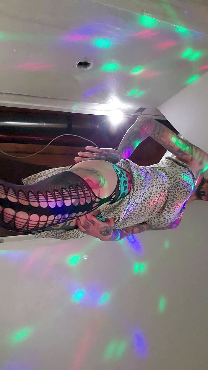 JennieLynn: Waktunya main di glory hole