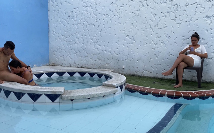 Kanu Eel: J'emmène ma femme à la piscine et est négligée avec son...