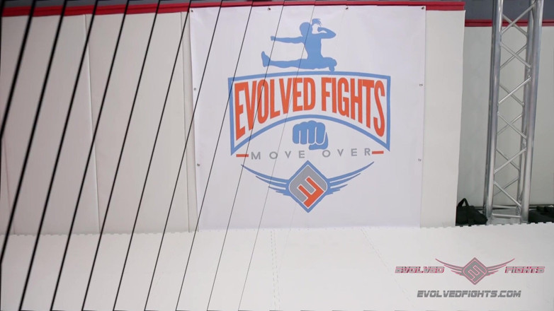 Evolved Fights: Bella rossi gegen shawn fox