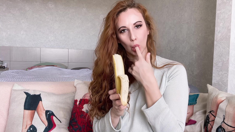 Holy_Red: Séduction Sexy Avec La Langue De La Banane